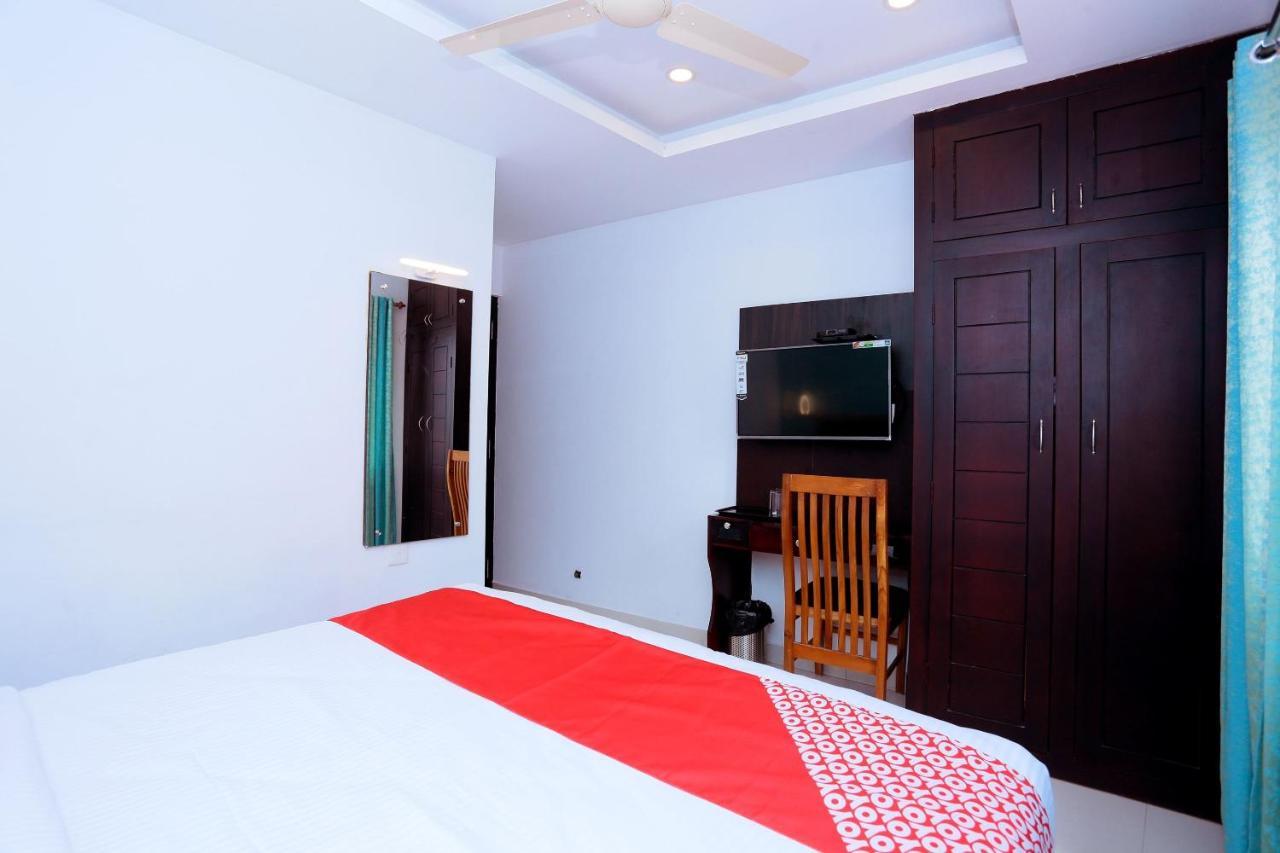 Capital O 61059 Green Life Hotel Kochi Exterior photo